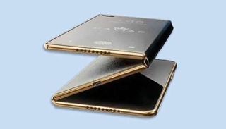 هاتف ثلاثي الطي