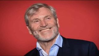 وفاة الفنان الفرنسي تشيكي كاريو