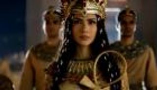 أحمد مالك وهدى المفتي وسلمى أبو ضيف بالزي الفرعوني في افتتاح المتحف المصري الكبير