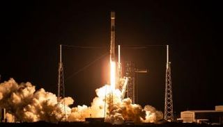 "سبيس 42" تطلق ثلاثة أقمار اصطناعية رادارية جديدة
