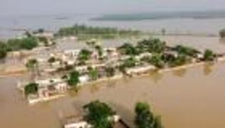 ارتفاع حصيلة ضحايا الفيضانات في فيتنام إلى 35 قتيلا