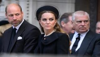 كيت ميدلتون بين أندرو وويليام