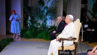 ميشيل ماكمانوس تغني في الفاتيكان