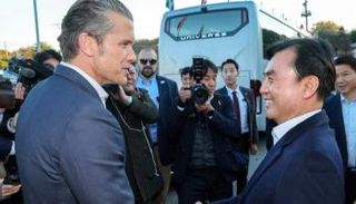 وزير الدفاع الأمريكي على الحدود بين الكوريتين