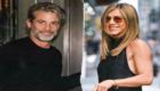 حياة جديدة لنجمة &laquo;Friends&raquo;.. جينيفر أنيستون تعلن رسميا ارتباطها بجيم كيرتس