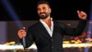 «أنا عملت شرع ربنا».. تعليق أحمد سعد على ظهوره مع أربع فنانات بفساتين الزفاف