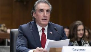 وزير الداخلية الأمريكي دوج بورجوم