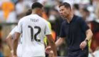 بزعامة أرنولد وألونسو.. نجوم ارتدوا قميص ريال مدريد وليفربول