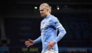 لم يتفق مع غوارديولا.. هالاند يرد على مقارنته بميسي ورونالدو