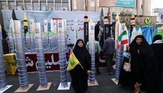 مشاركون في ذكرى اقتحام السفارة الأمريكية بطهران