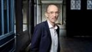 الفرنسي لوران موفينييه يفوز بجائزة غونكور الأدبية العريقة