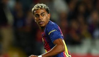 لامين يامال جناح برشلونة