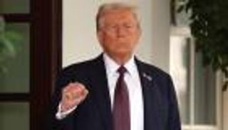 انتخابات نيويورك.. ترامب يدعم كومو ويهدد بهذه العقوبات حال فوز ممداني