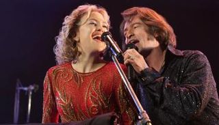 الإعلان الرسمي لفيلم Song Sung Blue