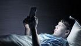 الإدمان الرقمي.. كيف غرق الجيل الجديد في شاشات الهواتف؟