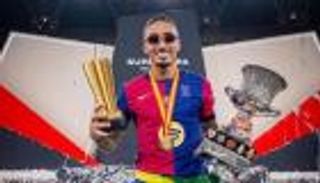 رافينيا ينفجر غضباً.. «22 ستوري» وأرقام تناطح ميسي ورونالدو