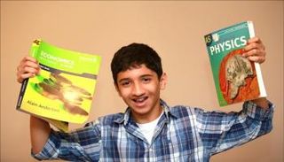 وجيه أحمد وهو في سن 14 عاما