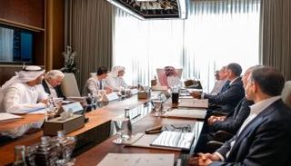 الشيخ طحنون بن زايد آل نهيان خلال الاجتماع - وام