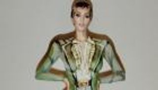 كيم كارداشيان تفاجئ جمهورها بإطلالة «سريالية» على غلاف مجلة بريطانية