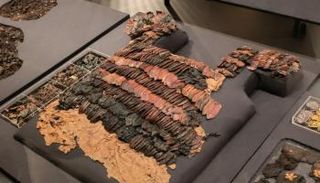 الدرع الحربي للملك توت عنخ آمون