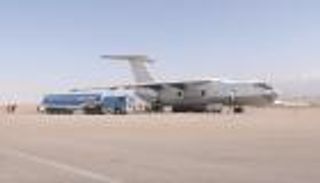 الإمارات تواصل جسرها الجوي الإغاثي إلى أفغانستان