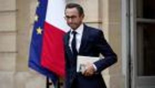 وزير الداخلية الفرنسي السابق يحذر من الإخوان.. تشريح الخطر وروشتة للمكافحة