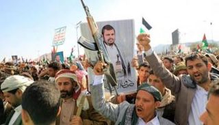 مسلح خلال تجمع لأنصار الحوثي في صنعاء