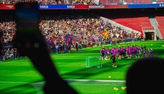 عودة برشلونة إلى كامب نو