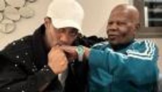 محمد رمضان عن والده: كان زاهدا في الدنيا وحافظًا لكتاب الله