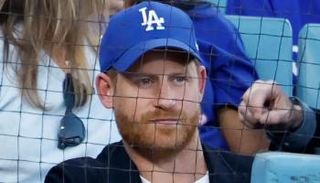 الأمير هاري خلال حضوره المباراة