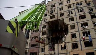 مبنى سكني متضرر في دنيبروبيتروفسك