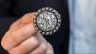 بروش نابليون بونابرت في مزاد.. والسعر فلكي