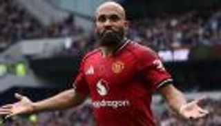 «يذكرني بمحمد صلاح».. أسطورة مانشستر يونايتد يتغنى بمبيومو