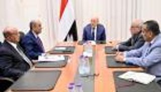 أولوية وضرورة.. «الرئاسي اليمني» يشدد على توحيد الأوعية الإيرادية