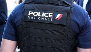 شرطي فرنسي- أرشيفية