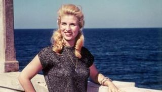 الفنانة صباح