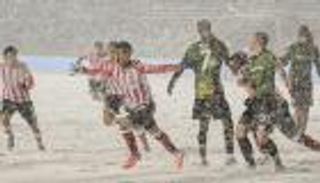 مباراة استمرت 4 ساعات.. عاصفة ثلجية تضرب نهائي الدوري الكندي (فيديو)