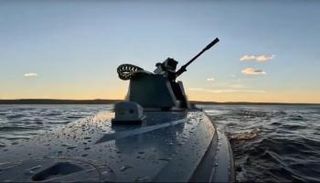 مسيرة بحرية مزودة ببرج "بريداتور"