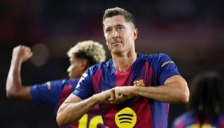 روبرت ليفاندوفسكي مهاجم برشلونة