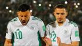 كيف تسير الأمور مع بيتكوفيتش؟.. بن ناصر يبعث برسالة لـ«المسكين» بلايلي