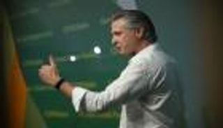 كاليفورنيا تتحدى واشنطن خلال COP30.. «راية خضراء» في وجه ترامب