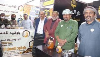 عسل شبوة يفرض حضوره.. تميز وجوده عالمية