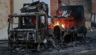 مستوطنون أضرموا النار في سيارات شمال الضفة