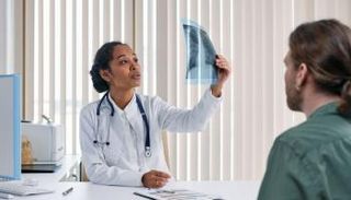 اليوم العالمي للالتهاب الرئوي