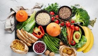 أطعمة يومية ترفع سكر الدم كما تفعل الحلوى