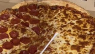 فيديو صادم يكشف كمية البكتيريا التي تعيش على شريحة البيتزا المتبقية