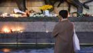 باريس تحيي الذكرى العاشرة لهجمات 13 نوفمبر… إضاءة برج إيفل ومراسم بطابع روك