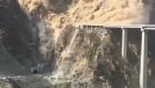 فيديو يوثّق لحظة انهيار جسر الصين.. الأسباب والتفاصيل