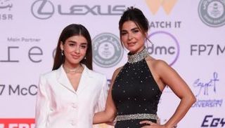 رانيا منصور وابنتها 