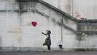 سجن سارق لوحة بانكسي «فتاة مع بالون» 13 شهرا